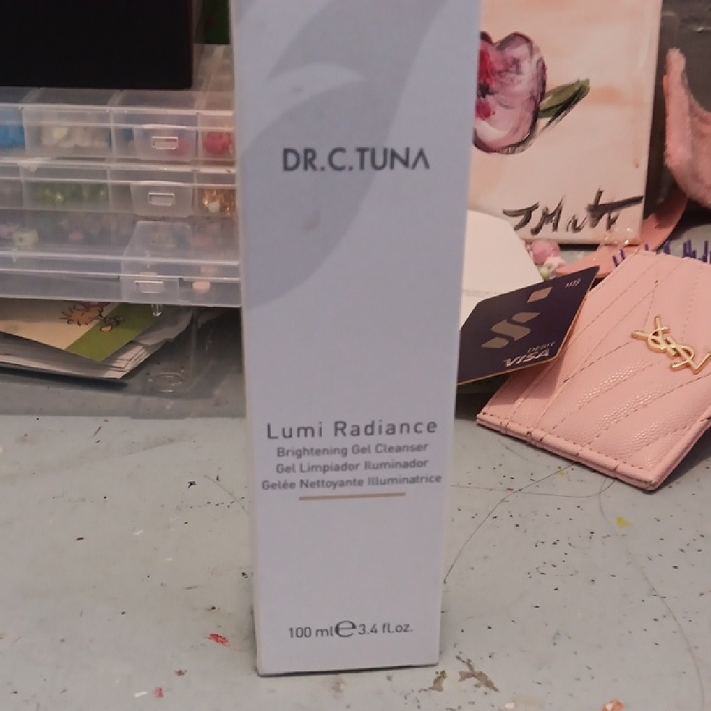 Dr. C. Tuna Lumi Radiance Brightening Gel Cleanser - White Box